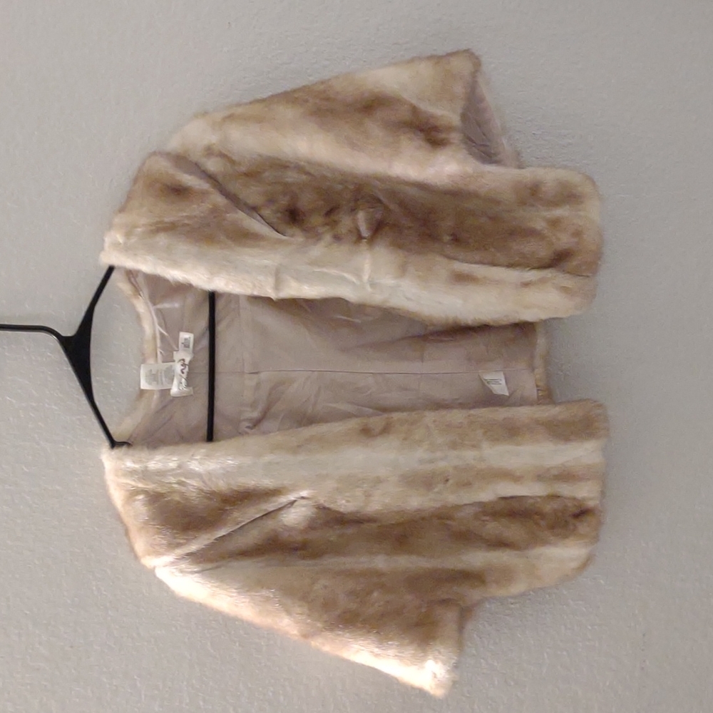 Women's faux fur cape
